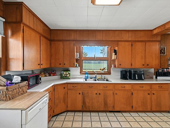5th image of 2987 Carey Rd