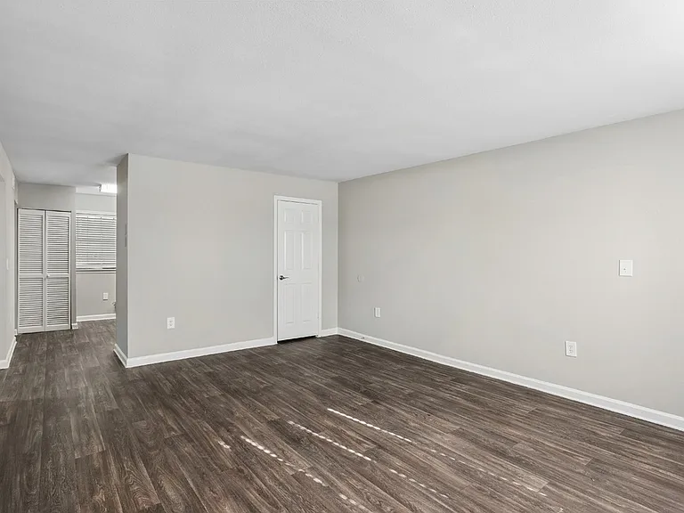 Brentwood Apartments — Photo 38