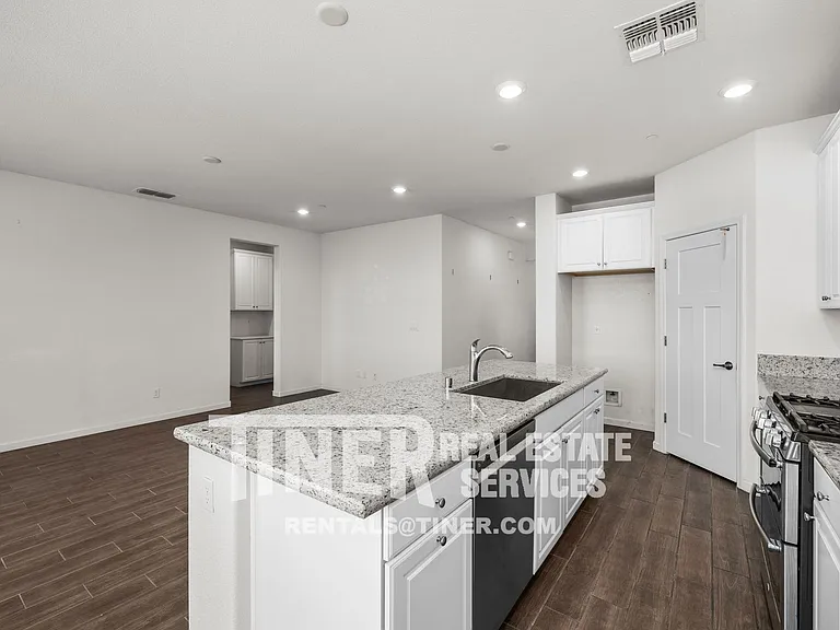8082 Avanti Dr — Photo 19