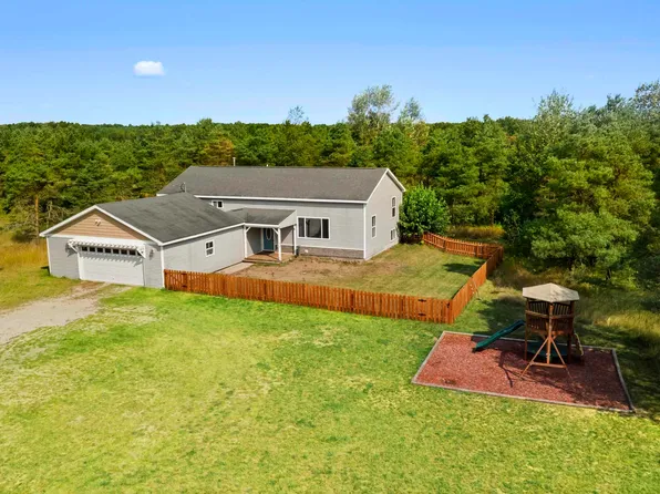 17394 Fewins Rd, Interlochen, MI 49643