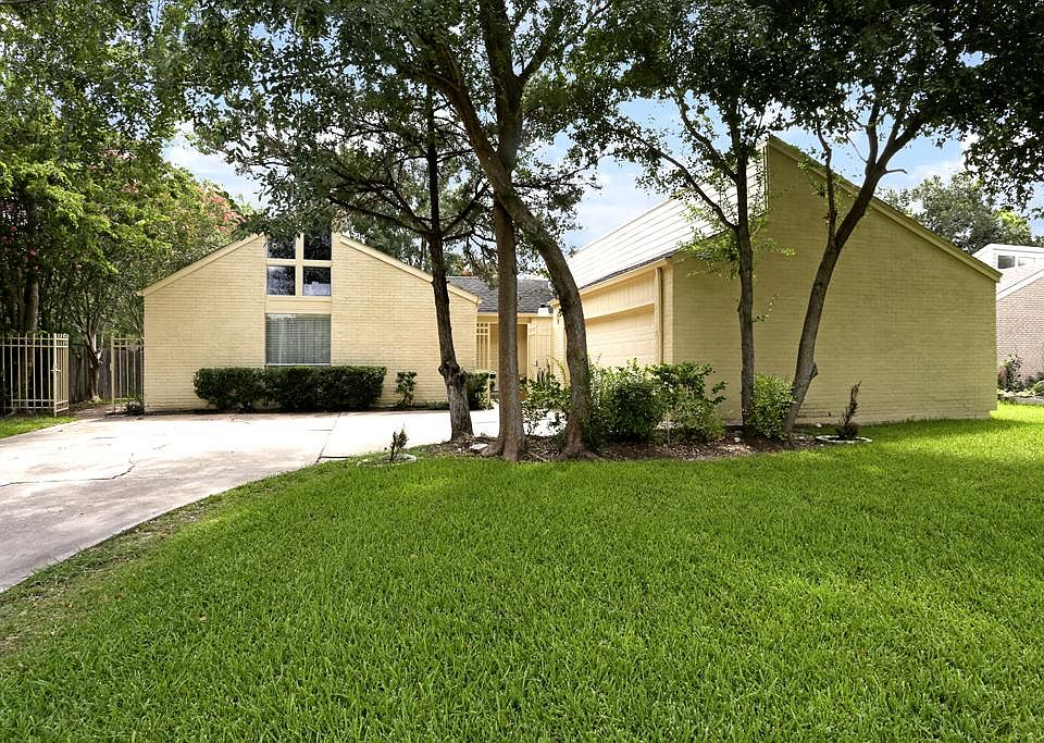1st image of 10823 Valley Hills Dr