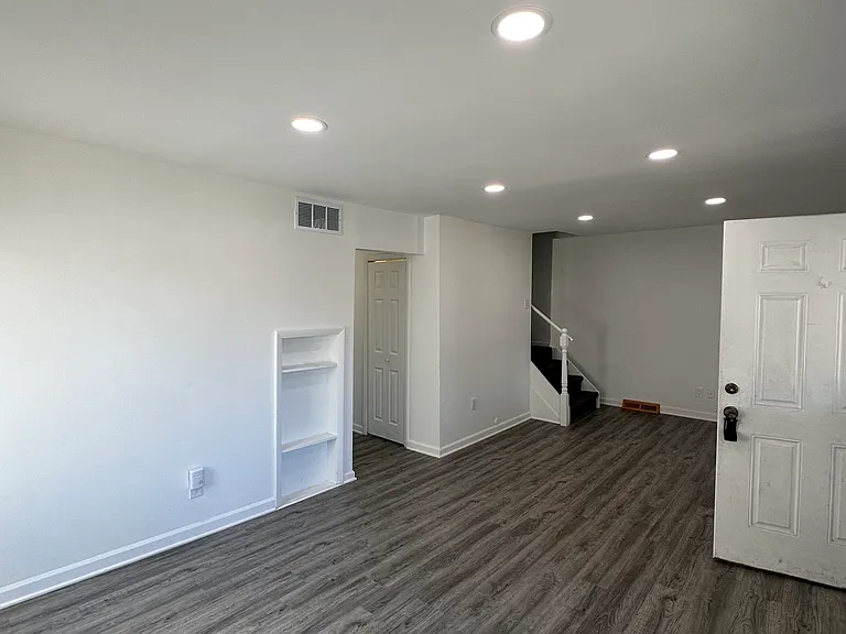 8120 Jewett Ave — Photo 4