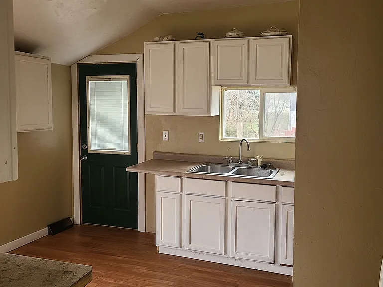 108 Lord St — Photo 2