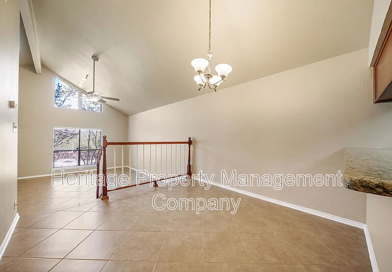 1932 Broken Oak St — Photo 10