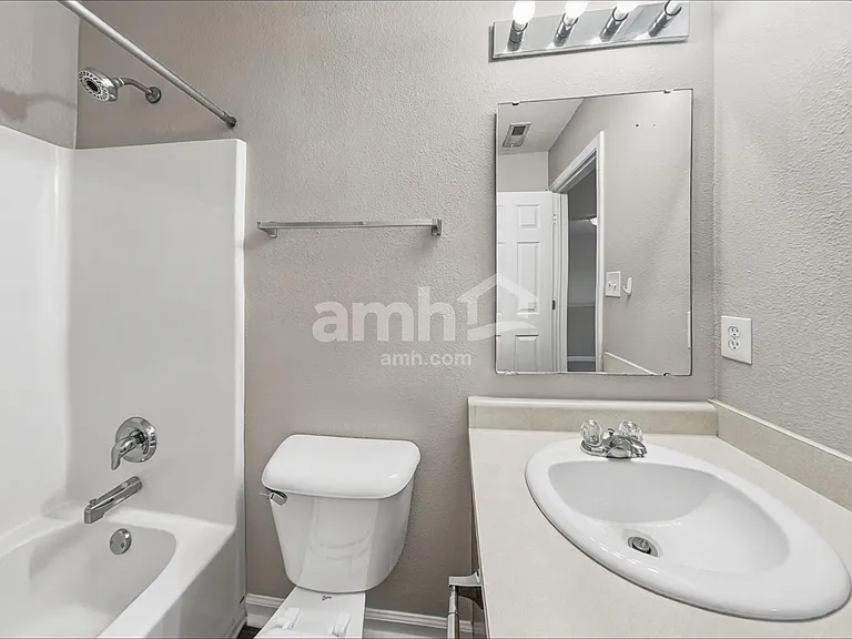 19486 Prairie Crossing Dr — Photo 14