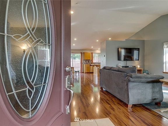 3rd image of 5313 79th Ave NE