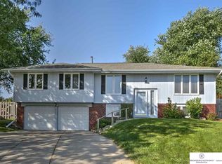15525 Jones Cir, Omaha, NE 68154
