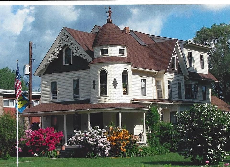 1st image of 401 E Main St