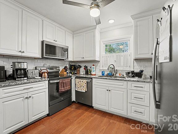 3rd image of 1005 S Magnolia St