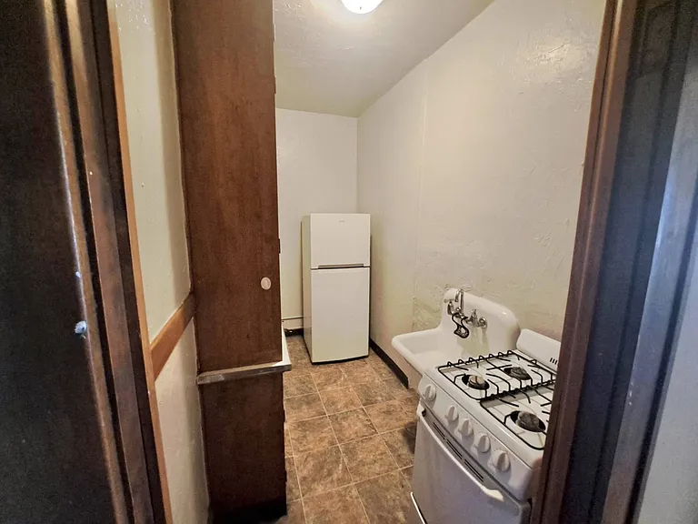 225 Place Apartments — Photo 60