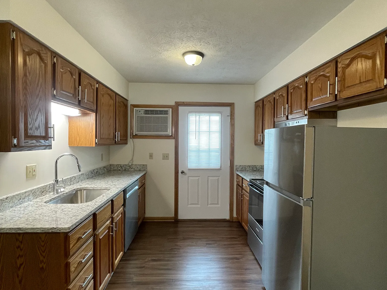 2 bed, 1.5 bath, $1,200 — Photo 3