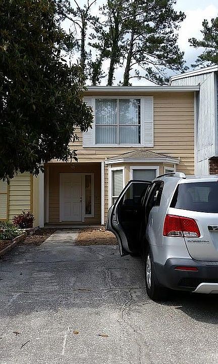 Exterior/Driveway