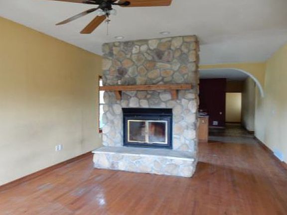4th image of 234 Bland St