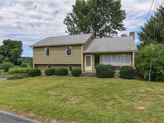 3rd image of 50 Bedford Cir