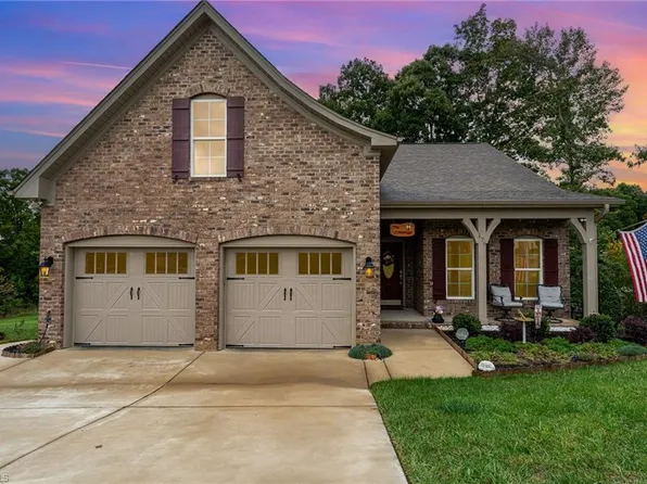 179 Turnberry Dr, Mocksville, NC 27028