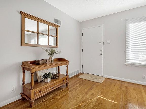 4th image of 437 Ashwood Ln