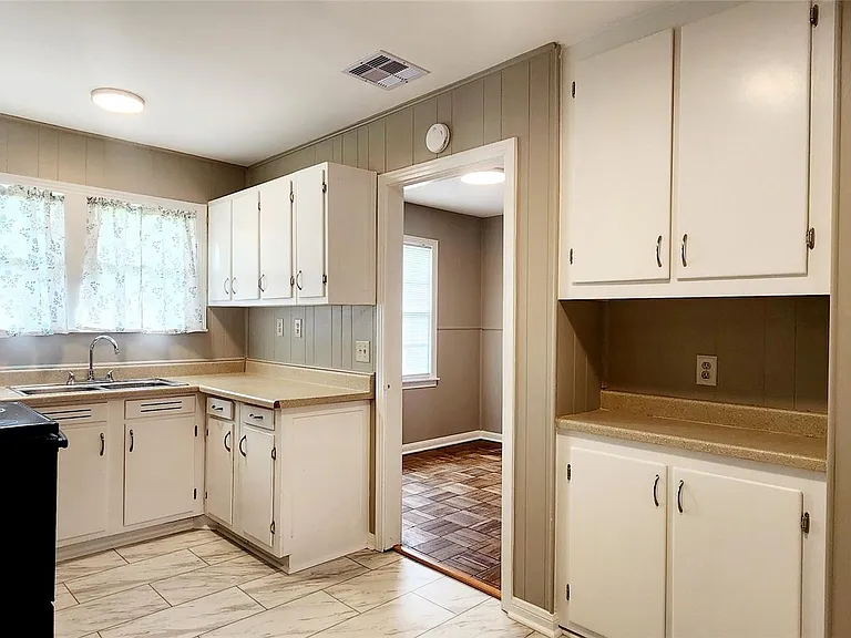 113 Laurel St — Photo 10