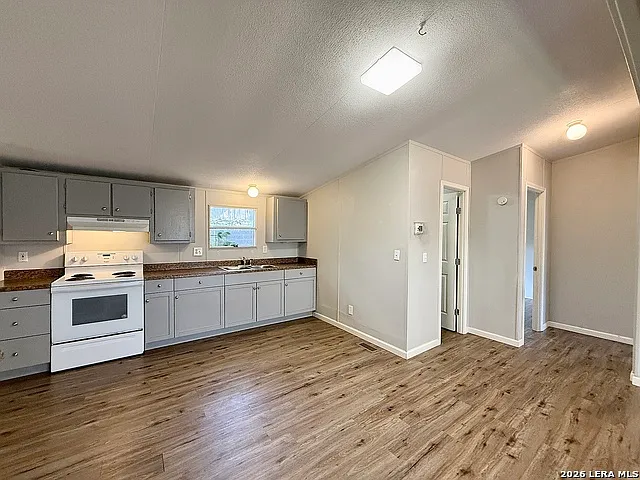 319 E Zipp Rd — Photo 7