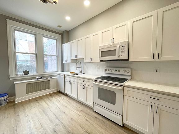 2nd image of 1403 Moore St Floor 1