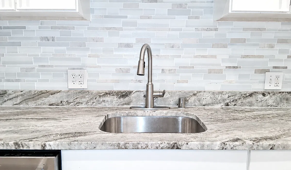 2 bed, 900 sqft, $2,347 — Photo 3