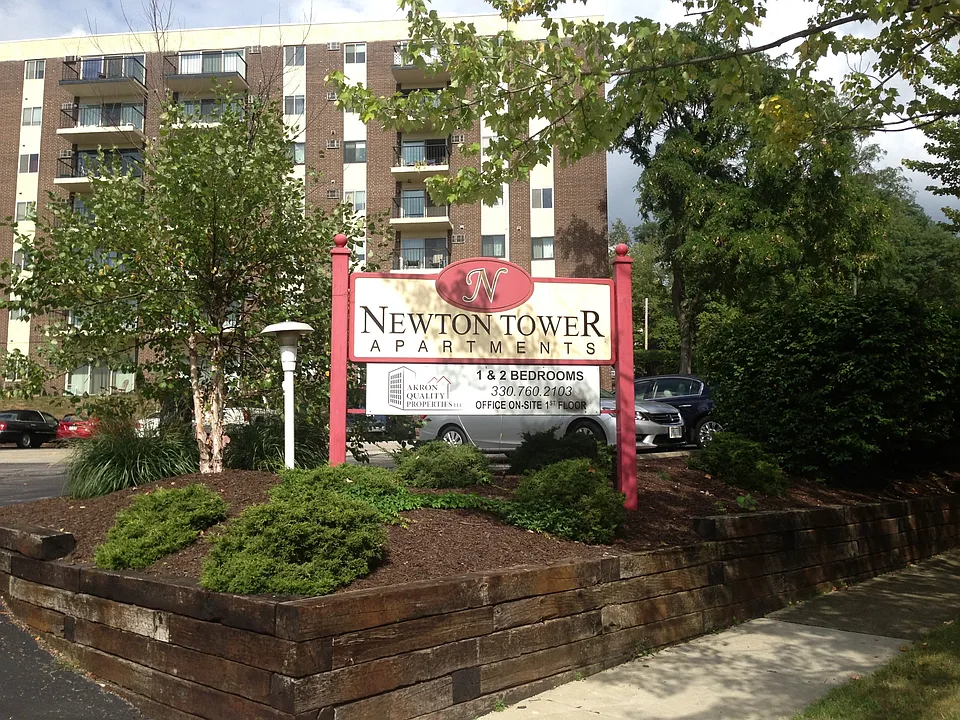 370 Newton Cir