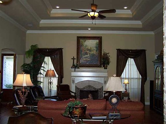 2nd image of 2550 Amberwood Dr