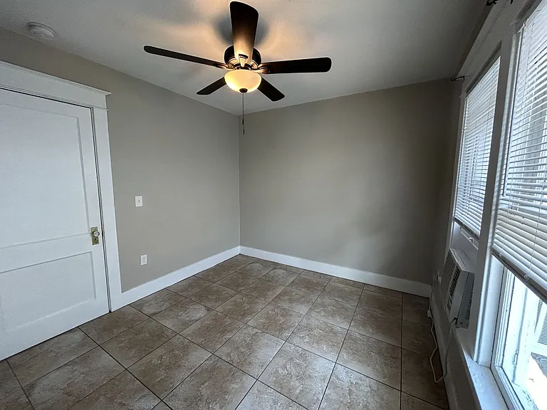 940 6th St N #3 — Photo 9