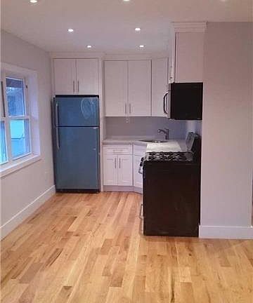 4th image of 18932 Lewiston Ave