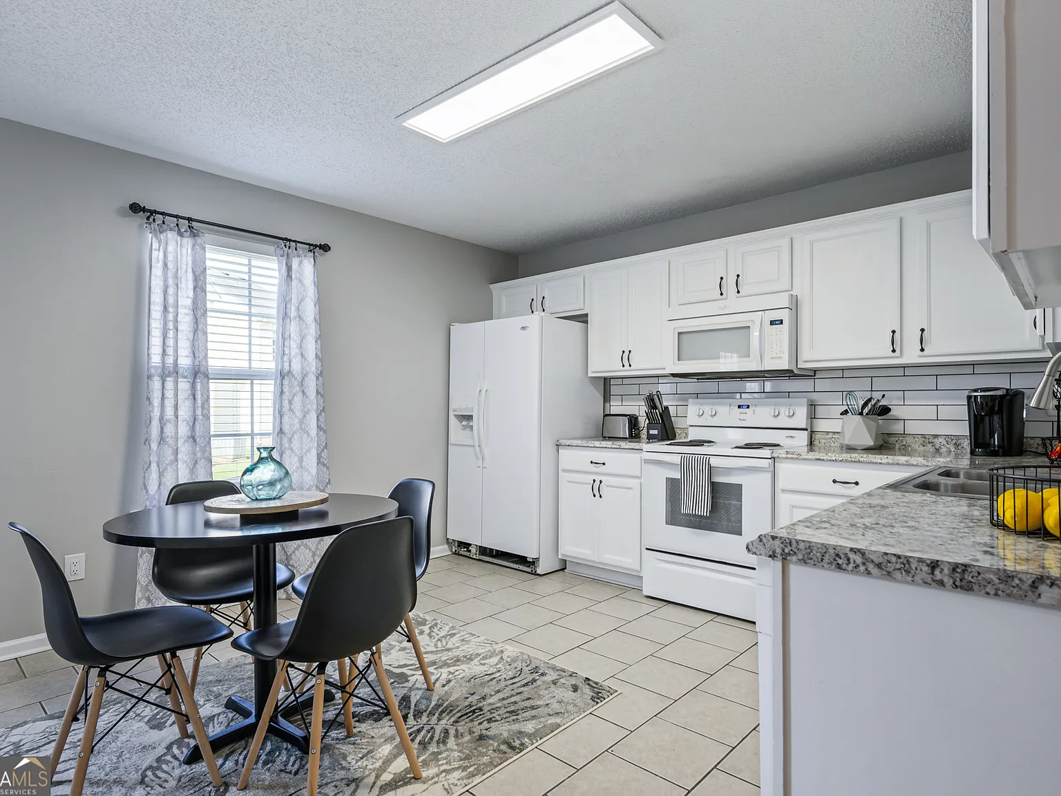 4 bed, 2.0 bath, $5,990 — Photo 2