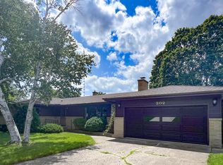 202 Fairmont Dr, Dekalb, IL 60115