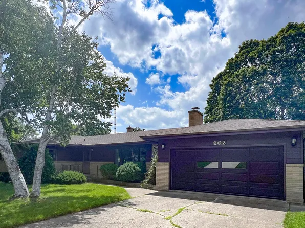 202 Fairmont Dr, Dekalb, IL 60115