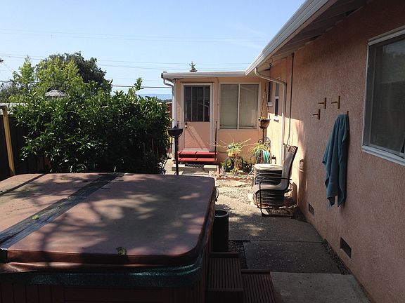 Side yard/Garden/Hot Tub