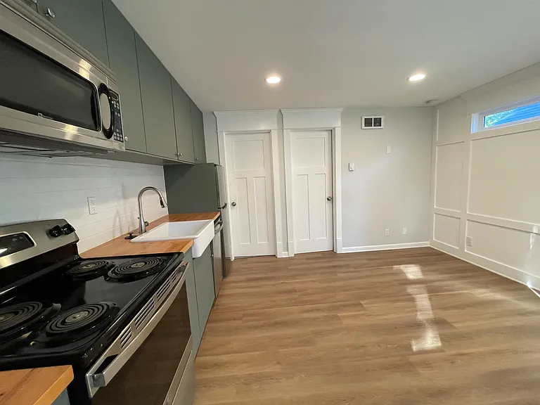1555A Summer St NE — Photo 3