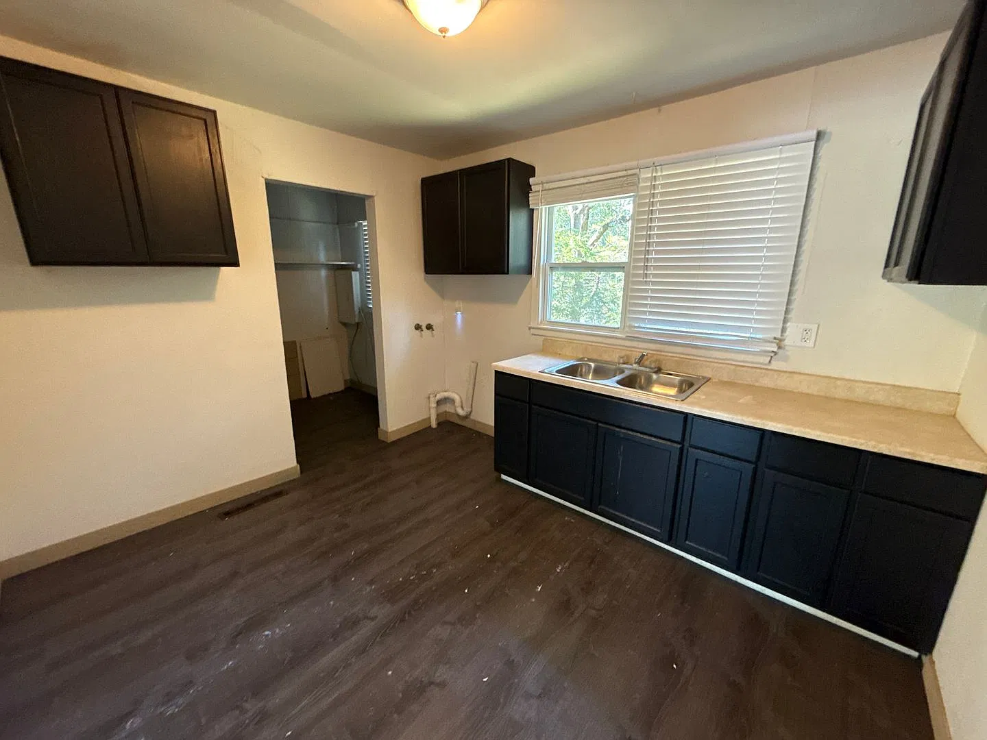 3 bed 1 Bath Huge backyard — Photo 4