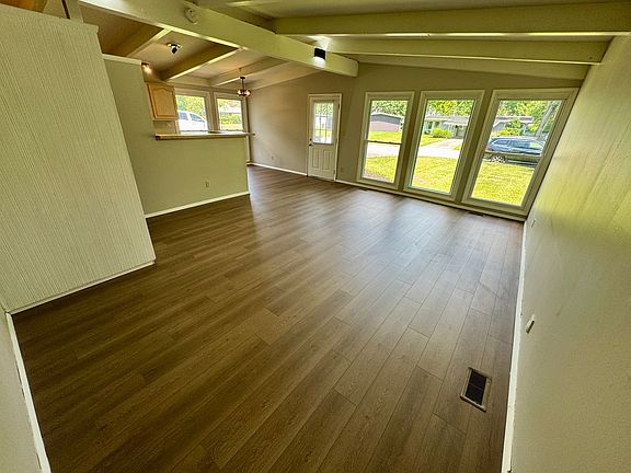 5th image of 2443 Edgevale Rd