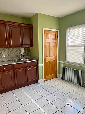 Rented by LDMI Realty Group LLC | media 8