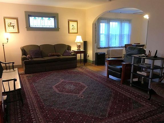 Arched wall between LR & DR and stained glass window