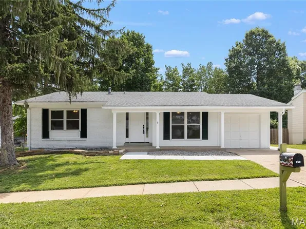274 Cedar Village Ct, Ballwin, MO 63021