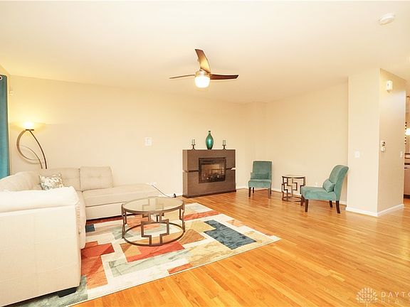 5th image of 9042 Boylston St