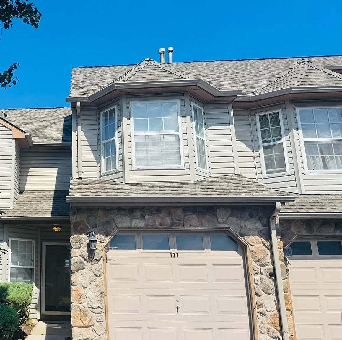 2 bed, 2.5 bath, 1267 sqft, $2,850 — Photo 1