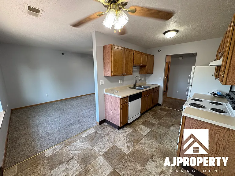1000 S Summit Ave #7 — Photo 4