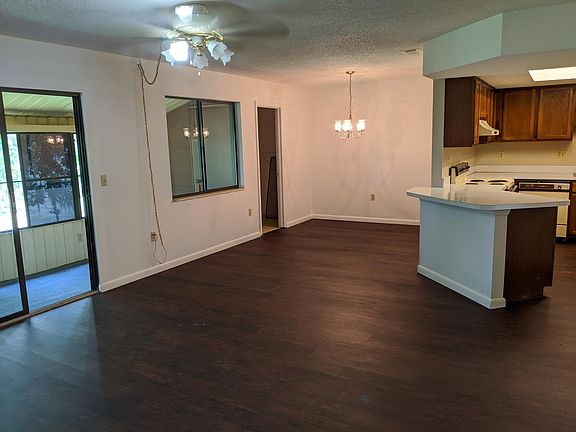 5th image of 500 Fairways Cir