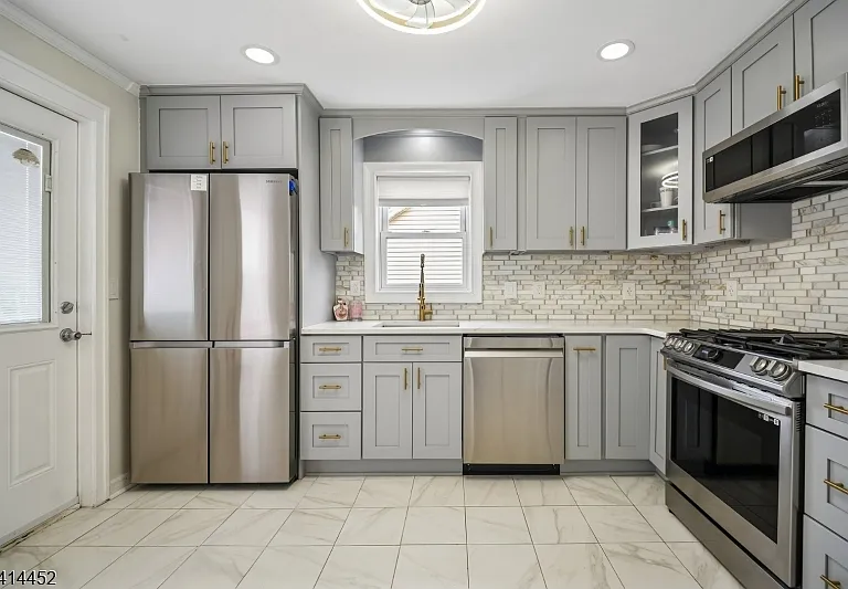 10 Hurley Ave — Photo 14