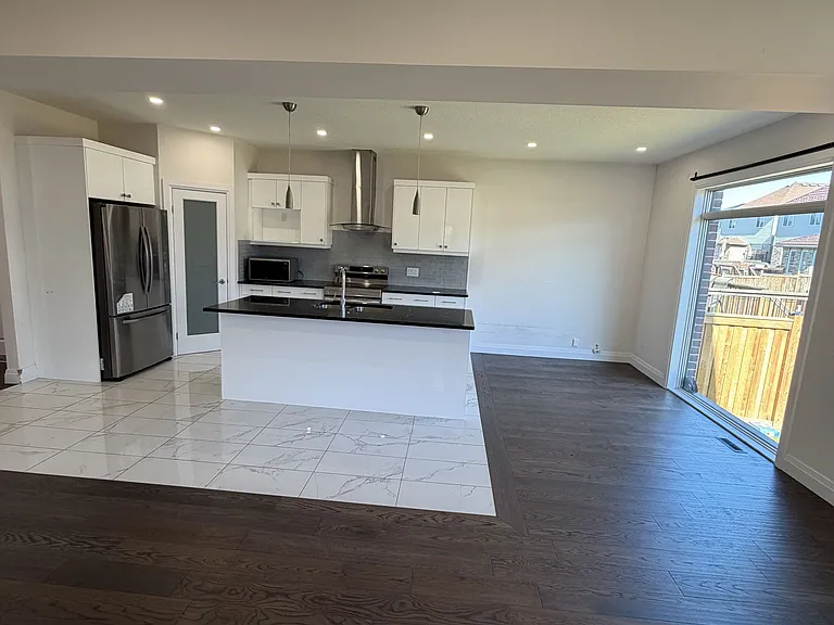 2910 Biddulph St #UPPER — Photo 8