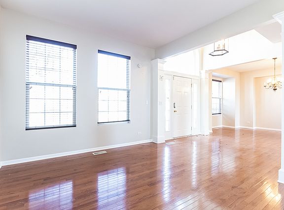 3rd image of 24009 W Norfolk Ln