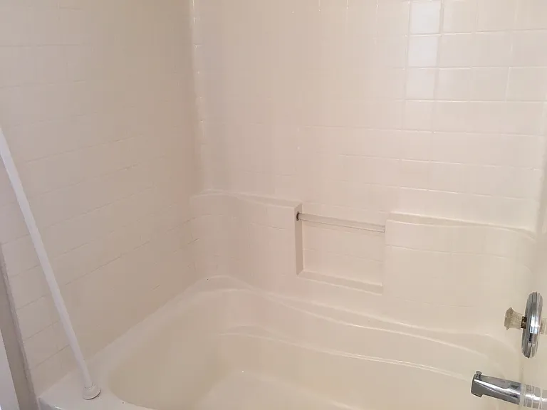 404 Commons Dr — Photo 11