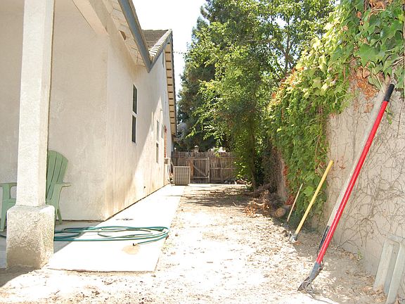 3rd image of 1420 E La Vida Ct
