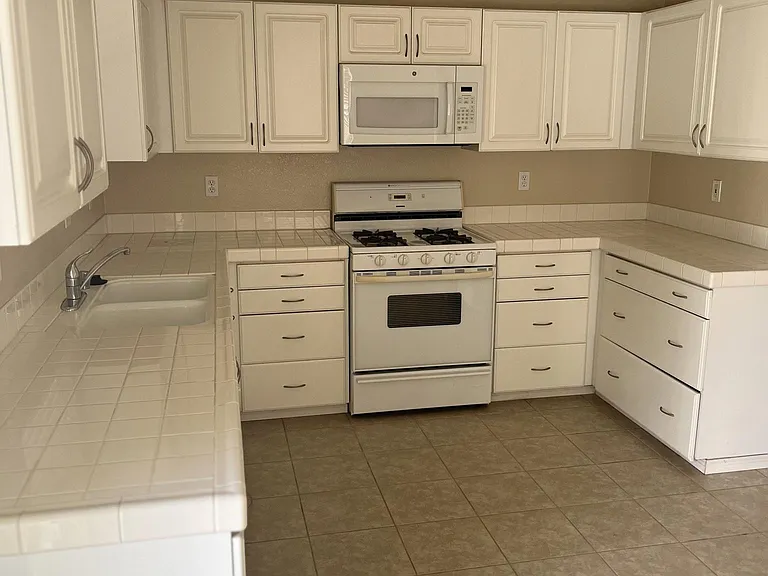 1267 Yucca Ln — Photo 5