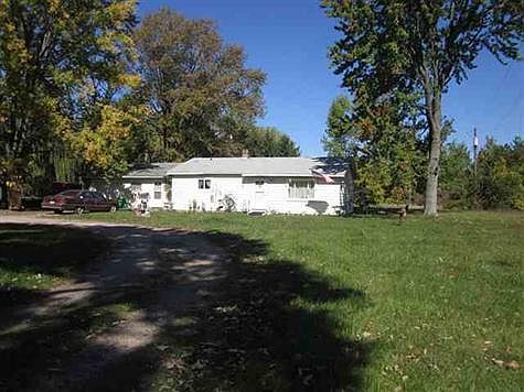 2nd image of 10285 E Bennington Rd