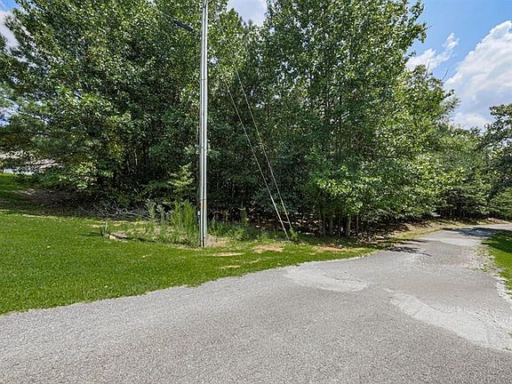 4th image of 140 Joe Green Ln